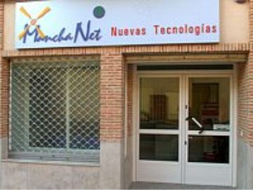 Fachada de las instalaciones de ManchaNet